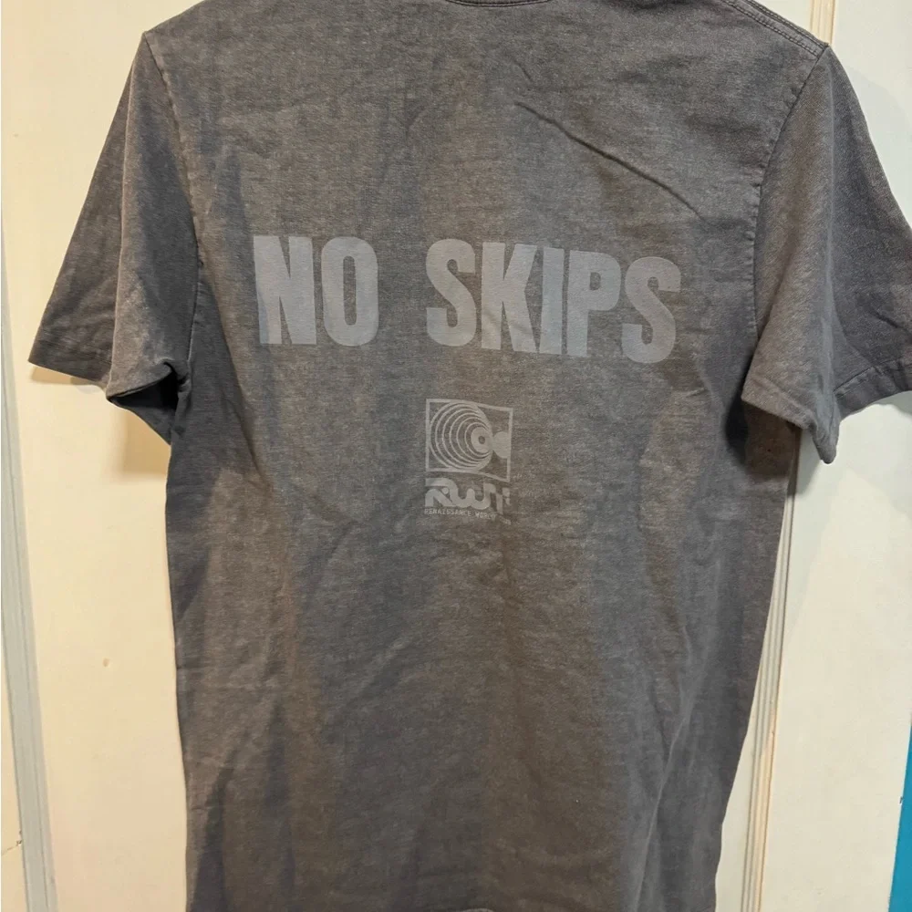 Beyonce Renaissance World Tour Shirt No Skips Horse 2023 Concert Small NWOT - Picture 4 of 4
